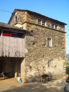 Granera con ventanales de ventilación en La Cruz (Valdés, Asturias).